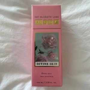 Pat McGrath Divine Skin Rose 001